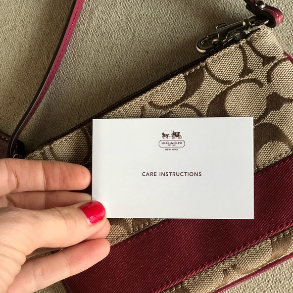 Coach wristlet - Picture 3 of 8